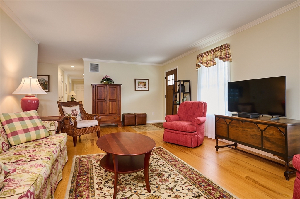 420 Hadley Road Sunderland, MA 01375 - Photo 4 of 33 Gallery Image 4