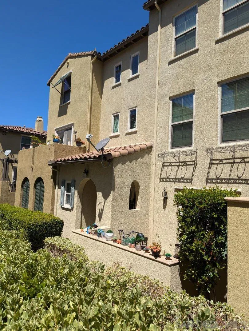 309 Bishop Drive San Marcos, CA 92078 - Photo 2 of 17