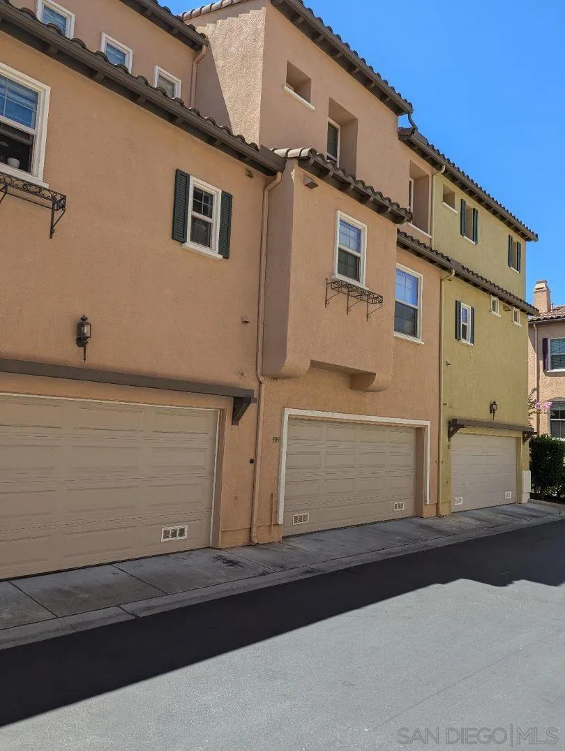 309 Bishop Drive San Marcos, CA 92078 - Photo 3 of 17