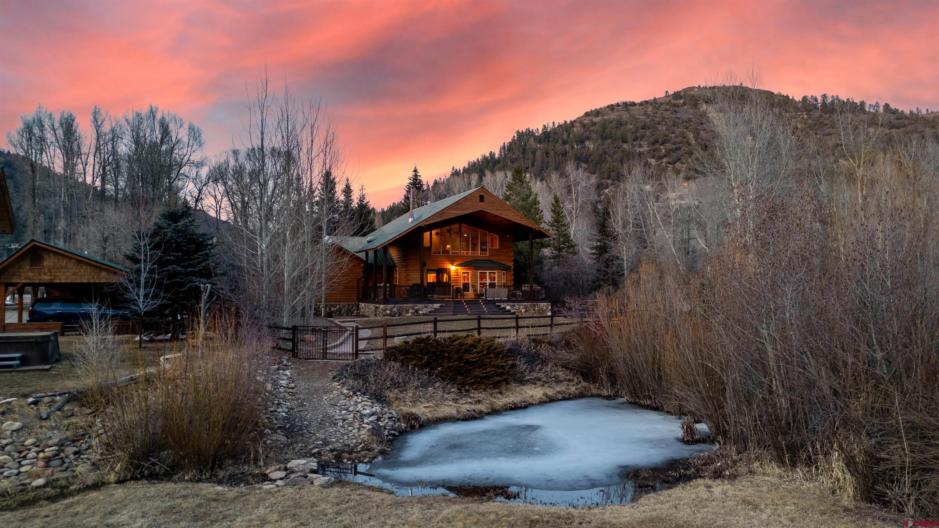 a view of a back yard
