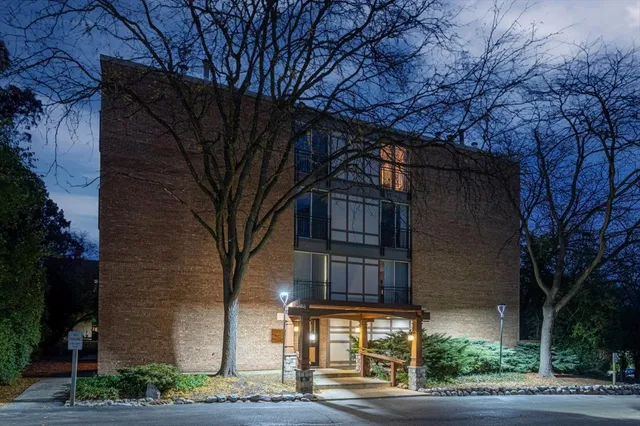 $1,550 | 5830 Oakwood Drive, Unit 3H, Lisle, IL 60532