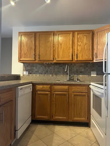 $1,550 | 5830 Oakwood Drive, Unit 3H, Lisle, IL 60532