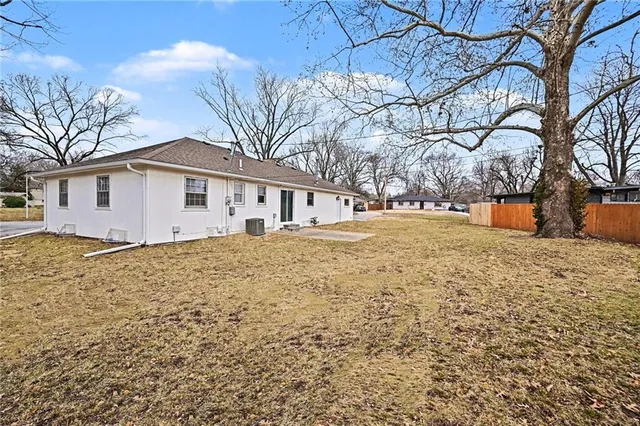 $287,000 | 6017 North Howard Avenue, Gladstone, MO 64118