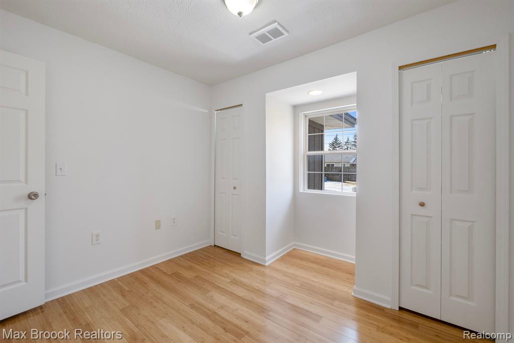 22025 Springbrook Avenue Farmington Hills, MI 48336 - Photo 18 of 24