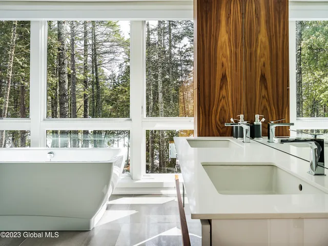 $1,816,500 | 8 Riley Farm Lane, Saratoga Springs, NY 12866