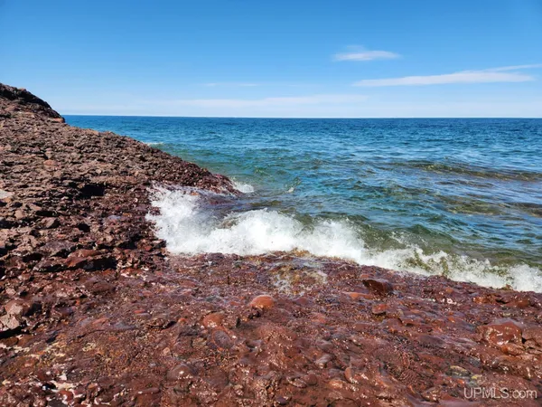$262,500 | 14 Harbor Coast Lane, Copper Harbor, MI 49918