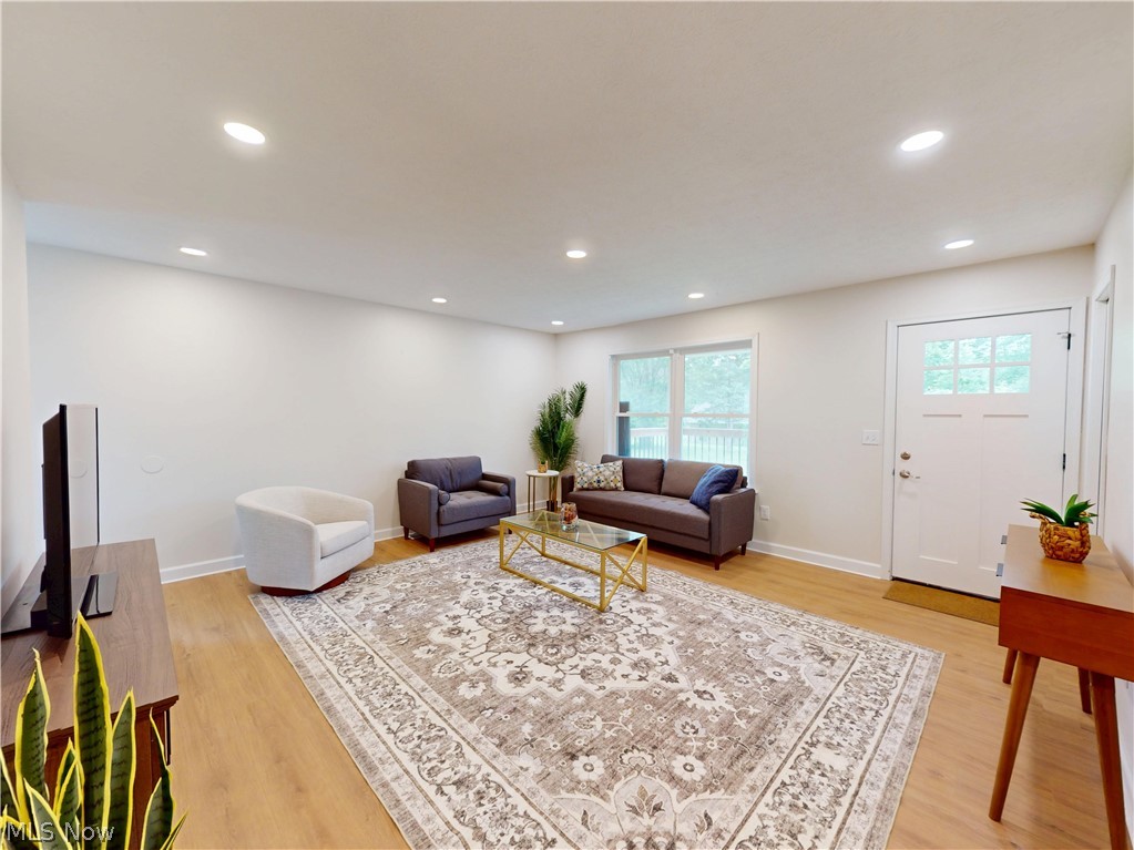 3264 Grenfall Road Norton, OH 44203 - Photo 4 of 45