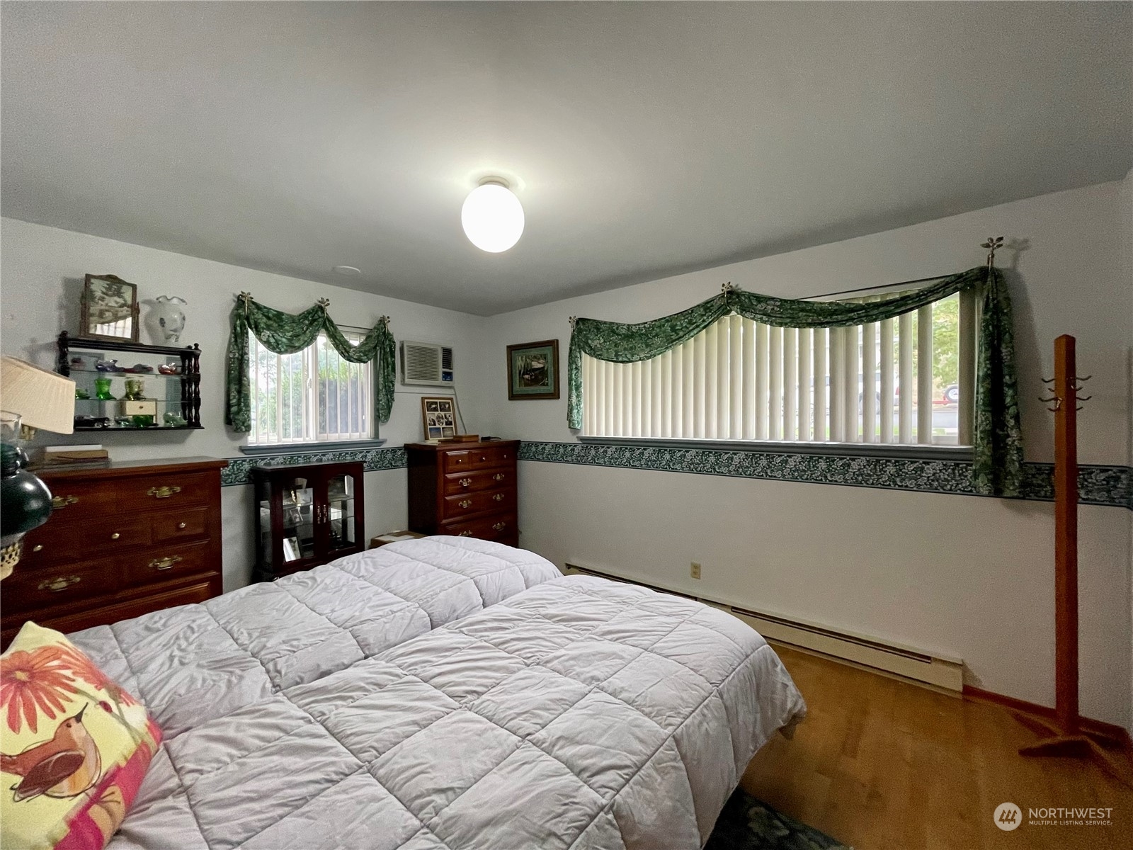 400 Patrick Road Ephrata, WA 98823 - Photo 15 of 38 a bedroom with a large bed and a dresser