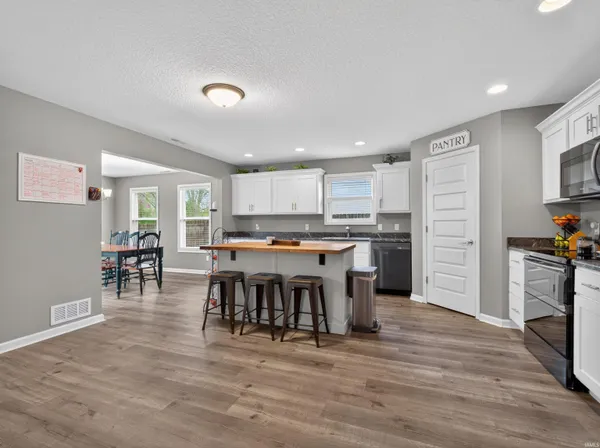 $325,000 | 2825 Briar Bush Lane, Fort Wayne, IN 46815