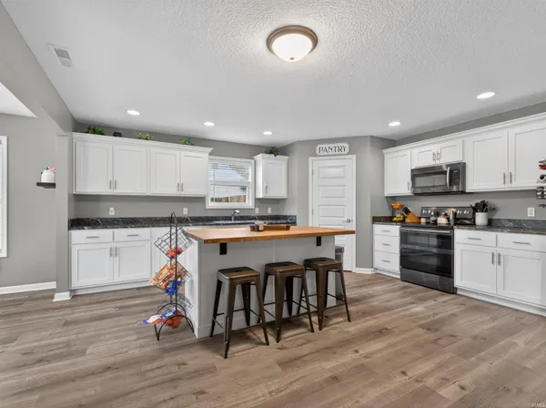 $325,000 | 2825 Briar Bush Lane, Fort Wayne, IN 46815