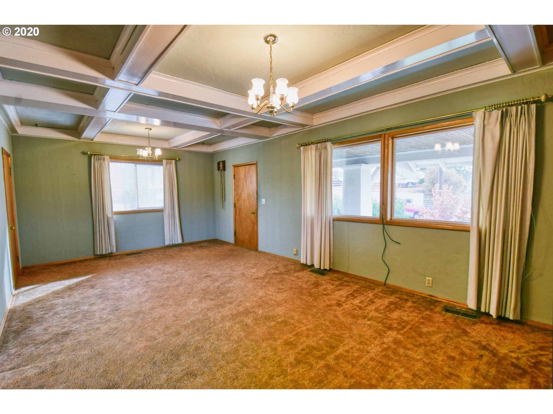 604 Southeast 3rd Street Pendleton, OR 97801 - Photo 4 of 32