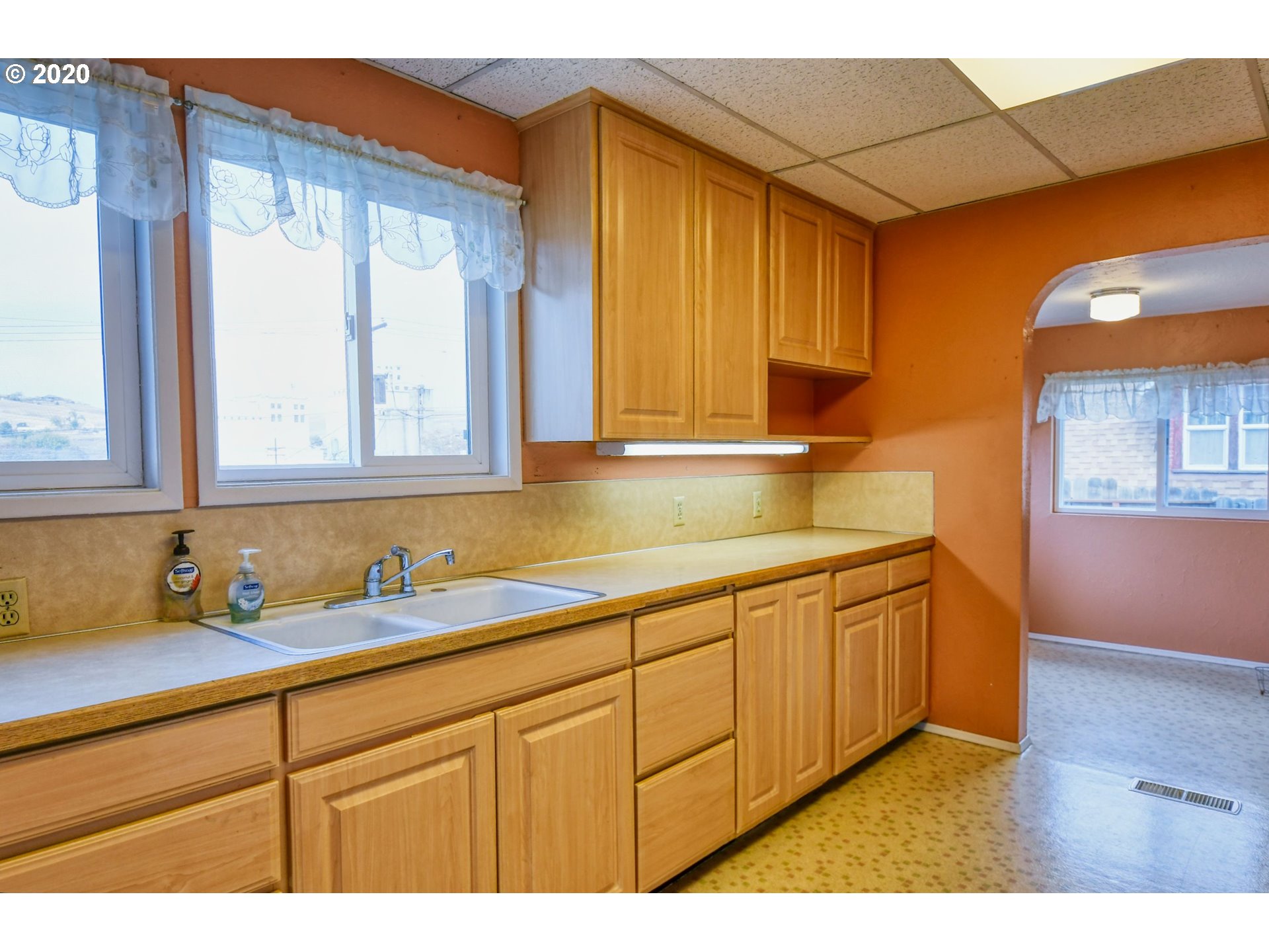 604 Southeast 3rd Street Pendleton, OR 97801 - Photo 10 of 32