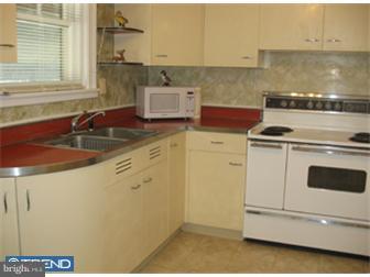 1533 Fayette Avenue Reading, PA 19607 - Photo 5 of 11 Kitchen