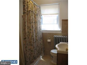 1533 Fayette Avenue Reading, PA 19607 - Photo 7 of 11 Bathroom