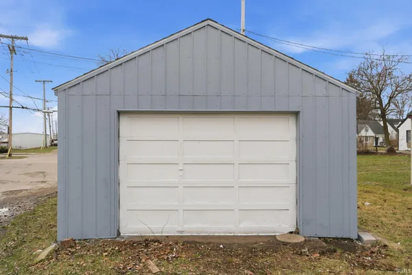 $94,900 | 2021 Carlton Avenue, Fort Wayne, IN 46802