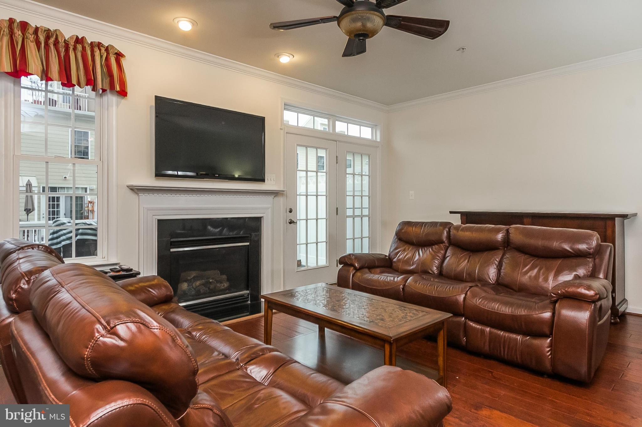 1328 Decatur Street Baltimore, MD 21230 - Photo 11 of 30 Living Room