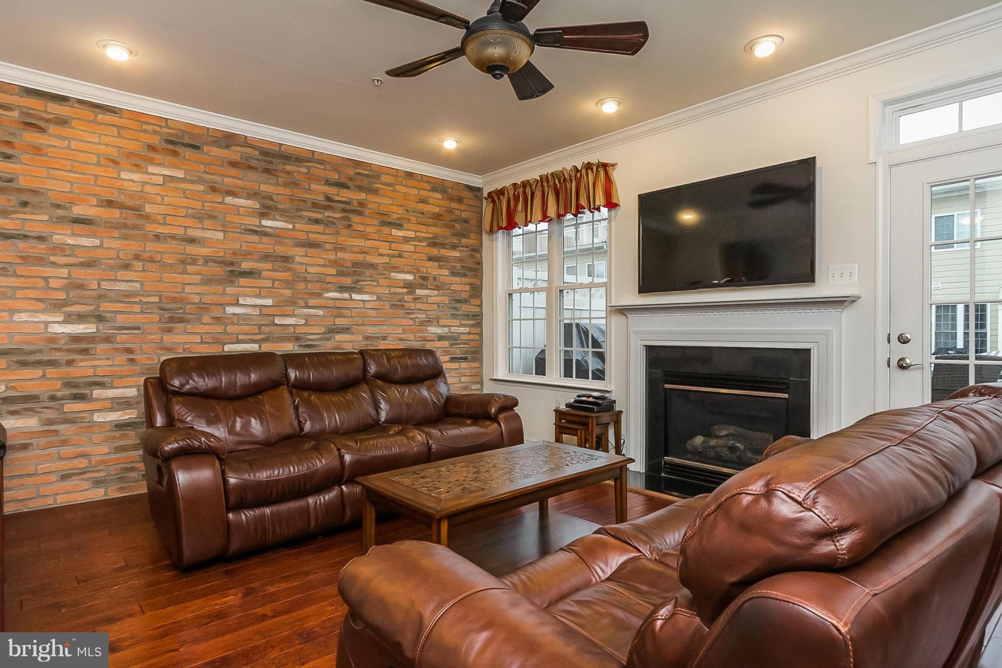 1328 Decatur Street Baltimore, MD 21230 - Photo 10 of 30 Living Room