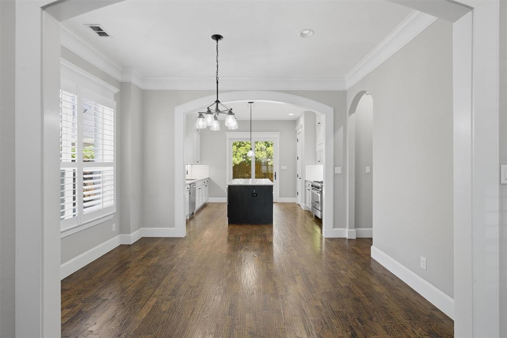 840 Edgefield Road Fort Worth, TX 76107 - Photo 11 of 39