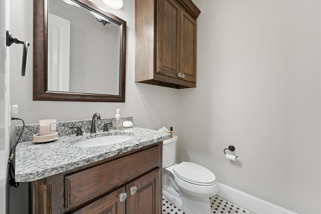 840 Edgefield Road Fort Worth, TX 76107 - Photo 19 of 39