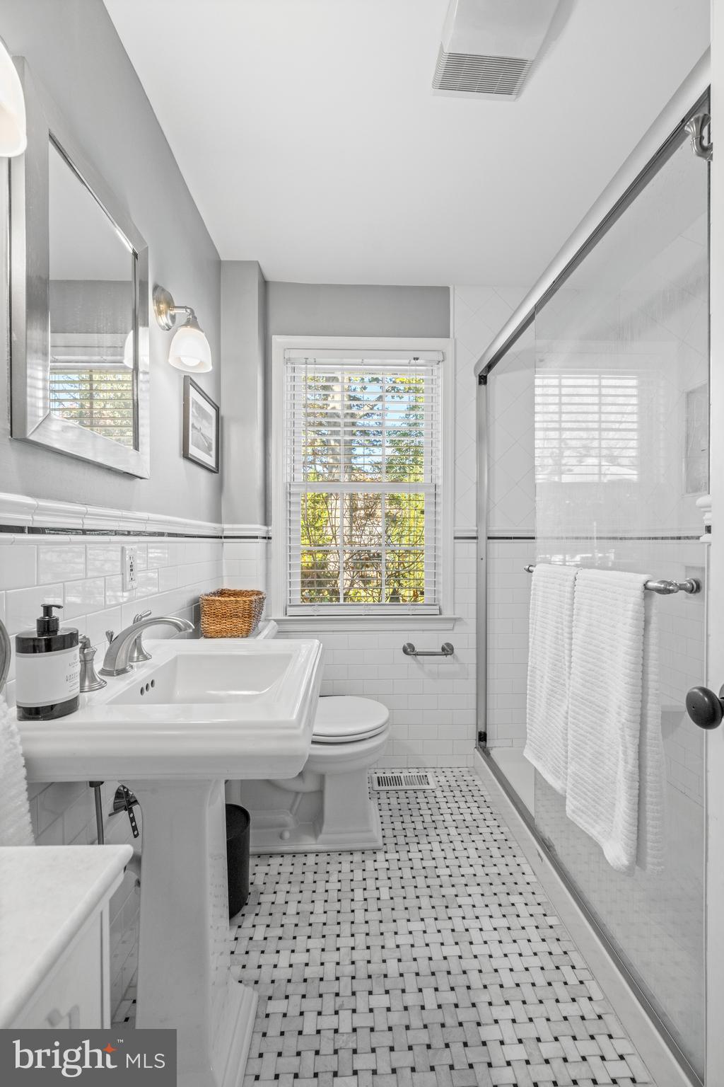 124 Deepdale Road Wayne, PA 19087 - Photo 19 of 35 a bathroom with a sink toilet and shower