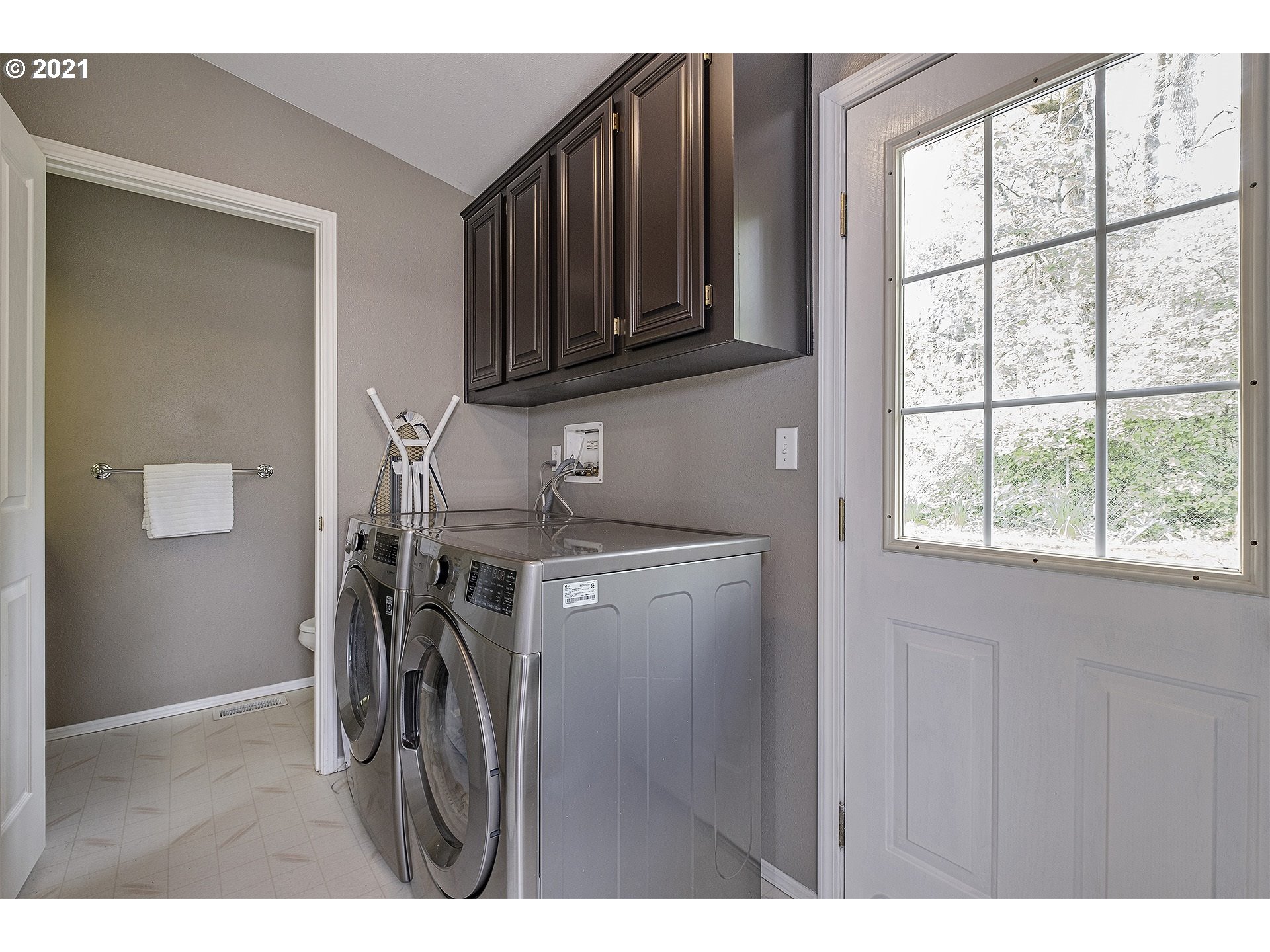 4300 Mapleton Drive West Linn, OR 97068 - Photo 15 of 32 a utility room with cabinets