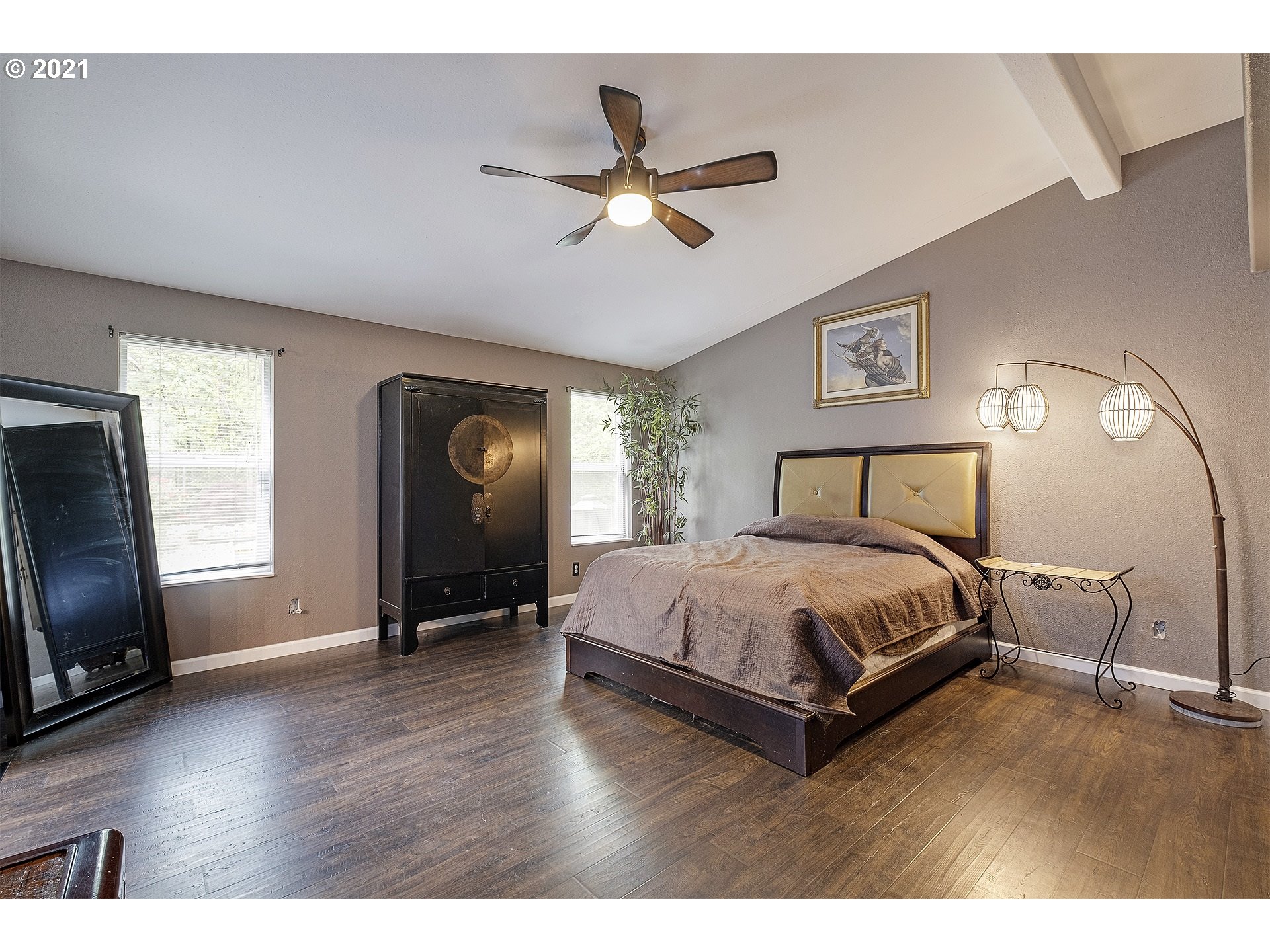 4300 Mapleton Drive West Linn, OR 97068 - Photo 17 of 32 a spacious bedroom with a bed and a flat screen tv