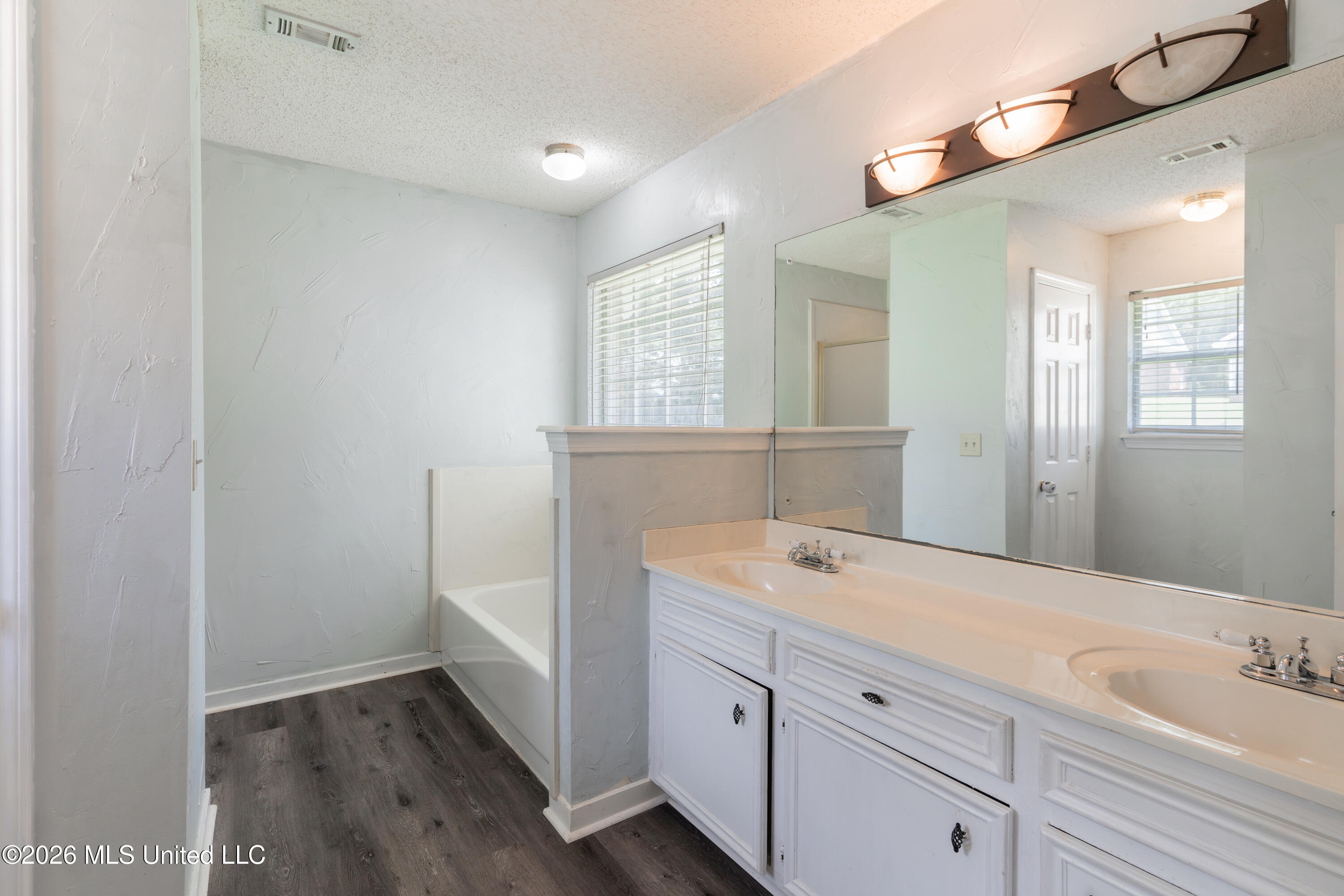 107 Yorkshire Cove Clinton, MS 39056 - Photo 29 of 59 29-PrimaryBathroom