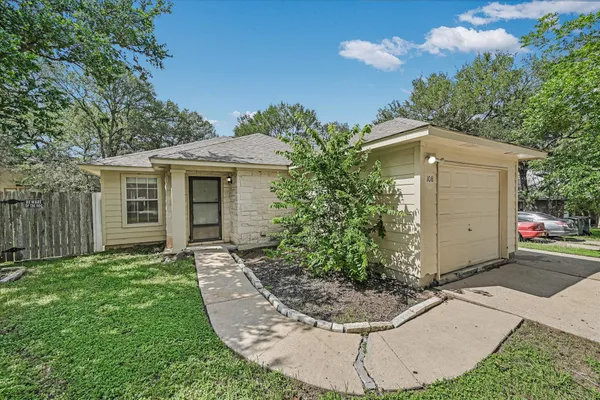 $1,795 | 108 North Mockingbird Circle, Cedar Creek, TX 78612