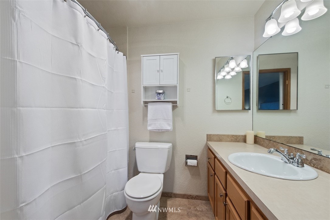 7606 201st Street Southwest, Unit F Edmonds, WA 98026 - Photo 12 of 17 Gallery Image 12