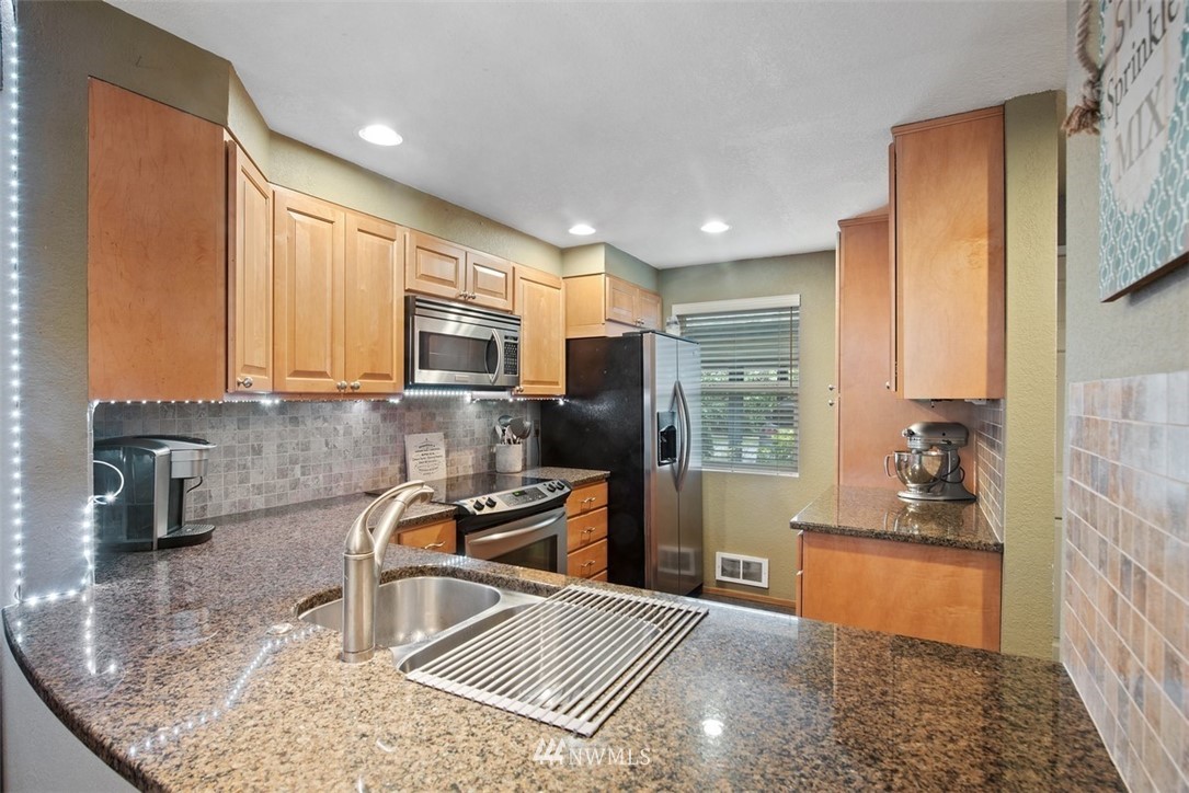7606 201st Street Southwest, Unit F Edmonds, WA 98026 - Photo 7 of 17 Gallery Image 7