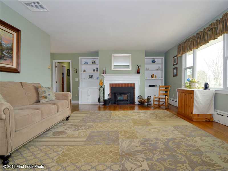 45 Robin Road Portsmouth, RI 02871 - Photo 3 of 23 Other.