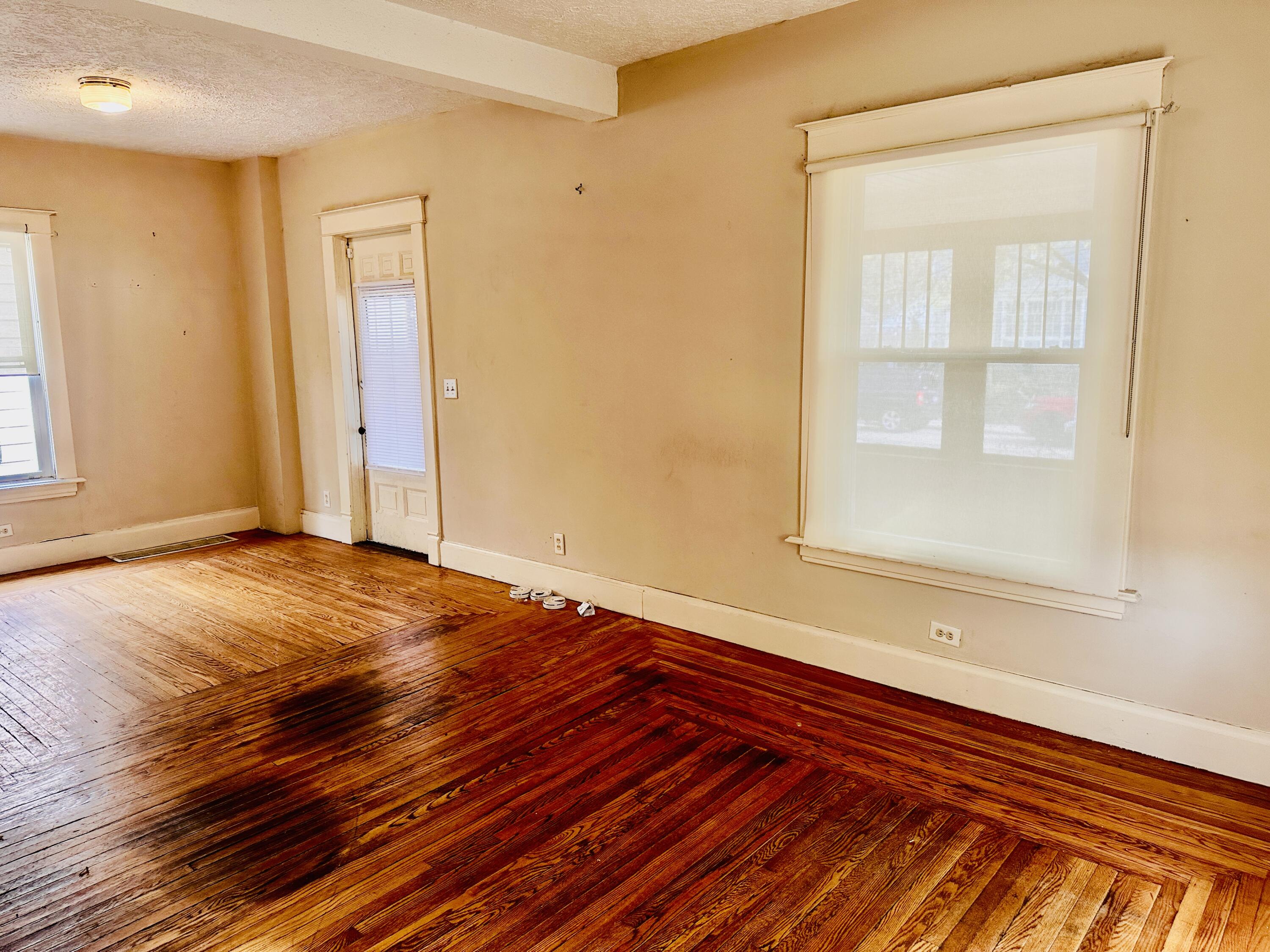 823 Reed Avenue Kalamazoo, MI 49001 - Photo 11 of 25 F4D0AA17-99F6-46FA-B105-E9F4CA9CFFCB