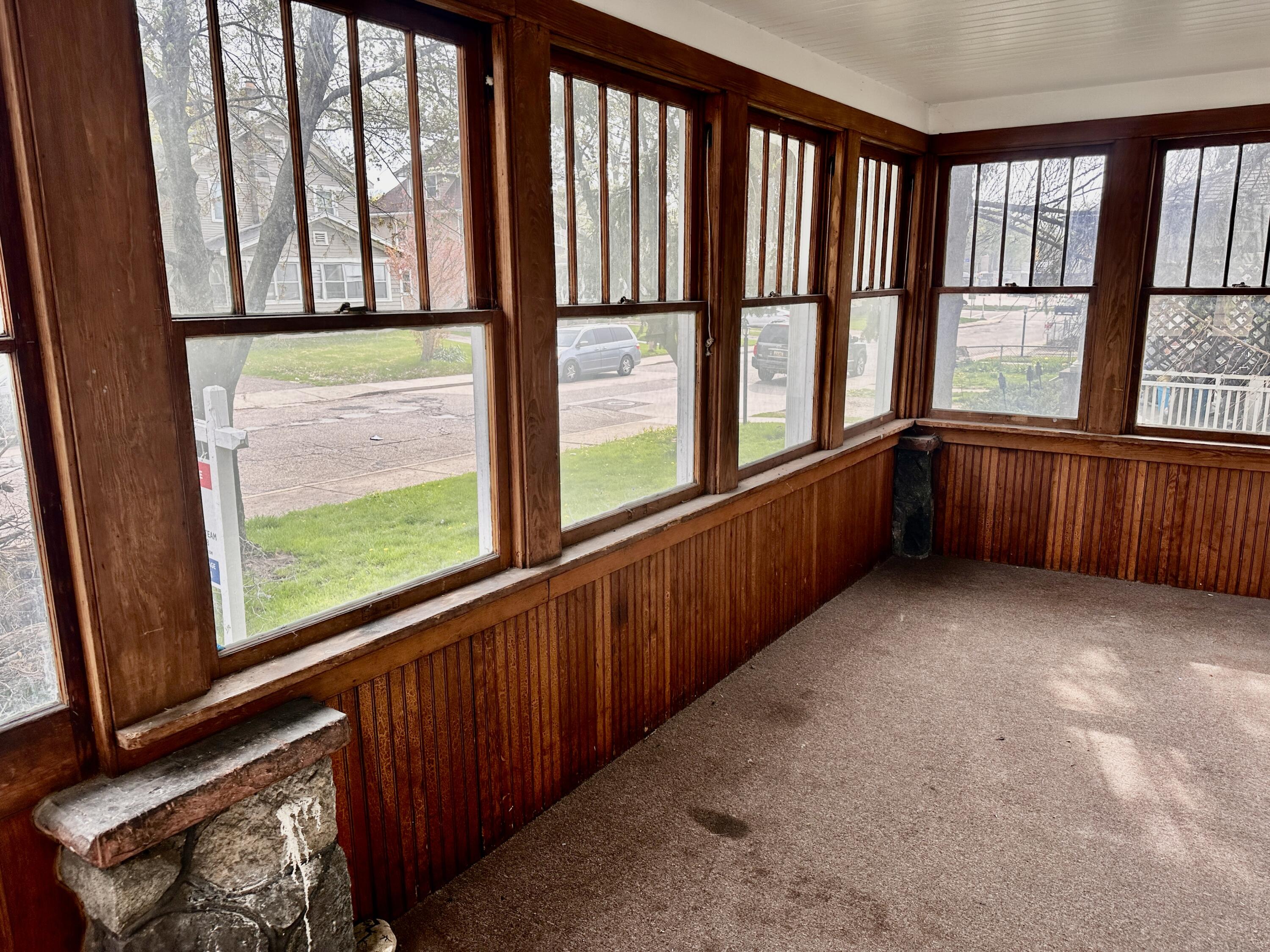 823 Reed Avenue Kalamazoo, MI 49001 - Photo 5 of 25 7398C6AF-CB8F-4C4B-BD3A-29DE699B4DD3