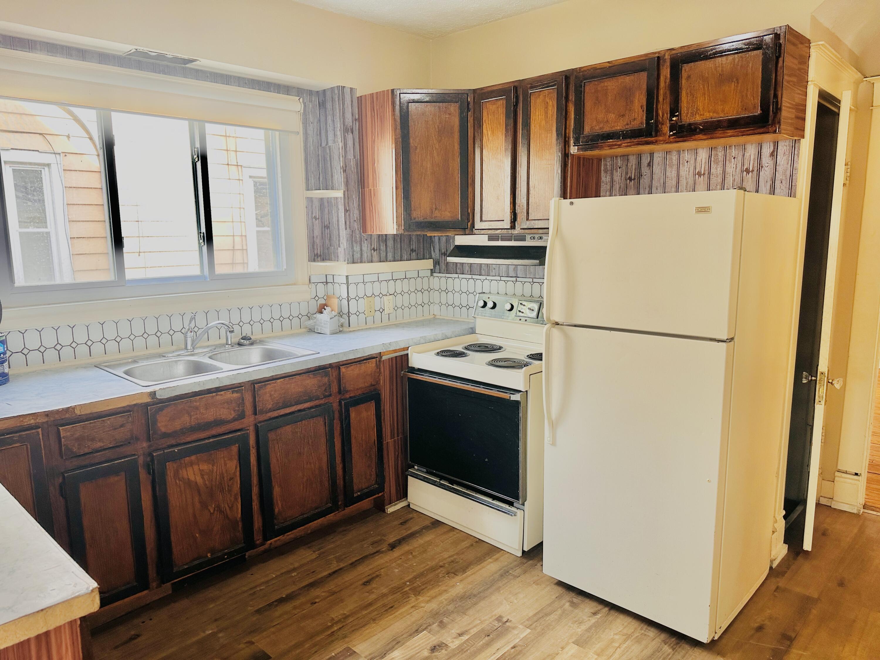 823 Reed Avenue Kalamazoo, MI 49001 - Photo 6 of 25 1EF39CF1-85D9-4F5C-9826-5DBD8EF2A41A