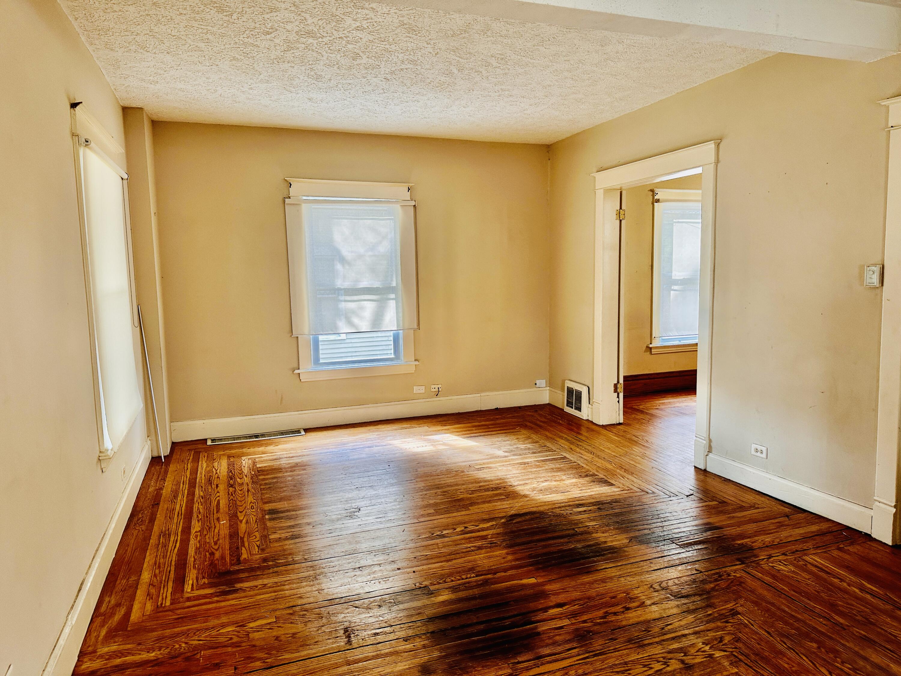 823 Reed Avenue Kalamazoo, MI 49001 - Photo 10 of 25 BE6BC268-100A-4614-84CD-0402B9B95C62