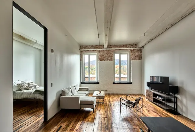 $2,400 | 520 State Road, Unit 205, North Adams, MA 01247