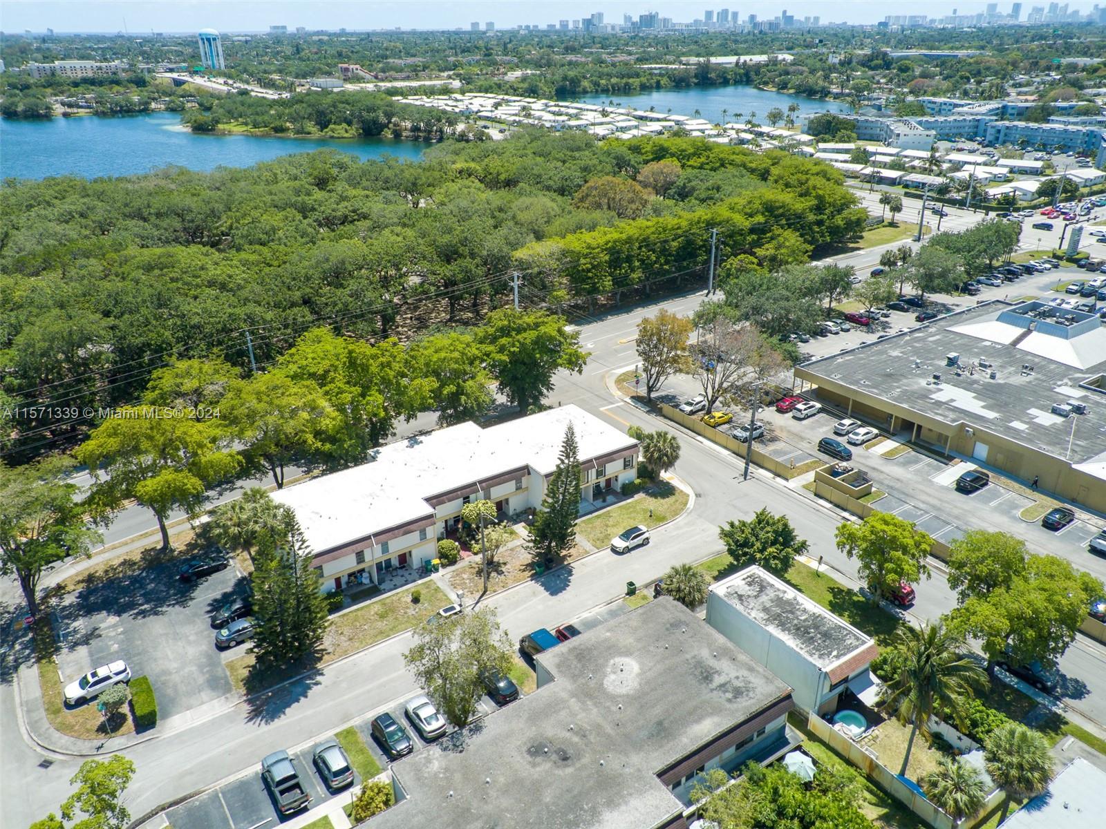 3301 Raleigh Street, Unit 4F Hollywood, FL 33021 - Photo 17 of 25 Gallery Image 17