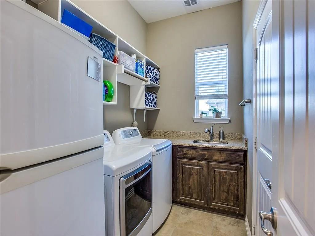 6688 Excelsior Place Frisco, TX 75035 - Photo 31 of 37 a utility room with cabinets washer and dryer