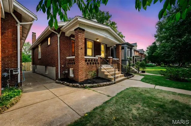 $264,000 | 4989 Odell Street, St. Louis, MO 63139