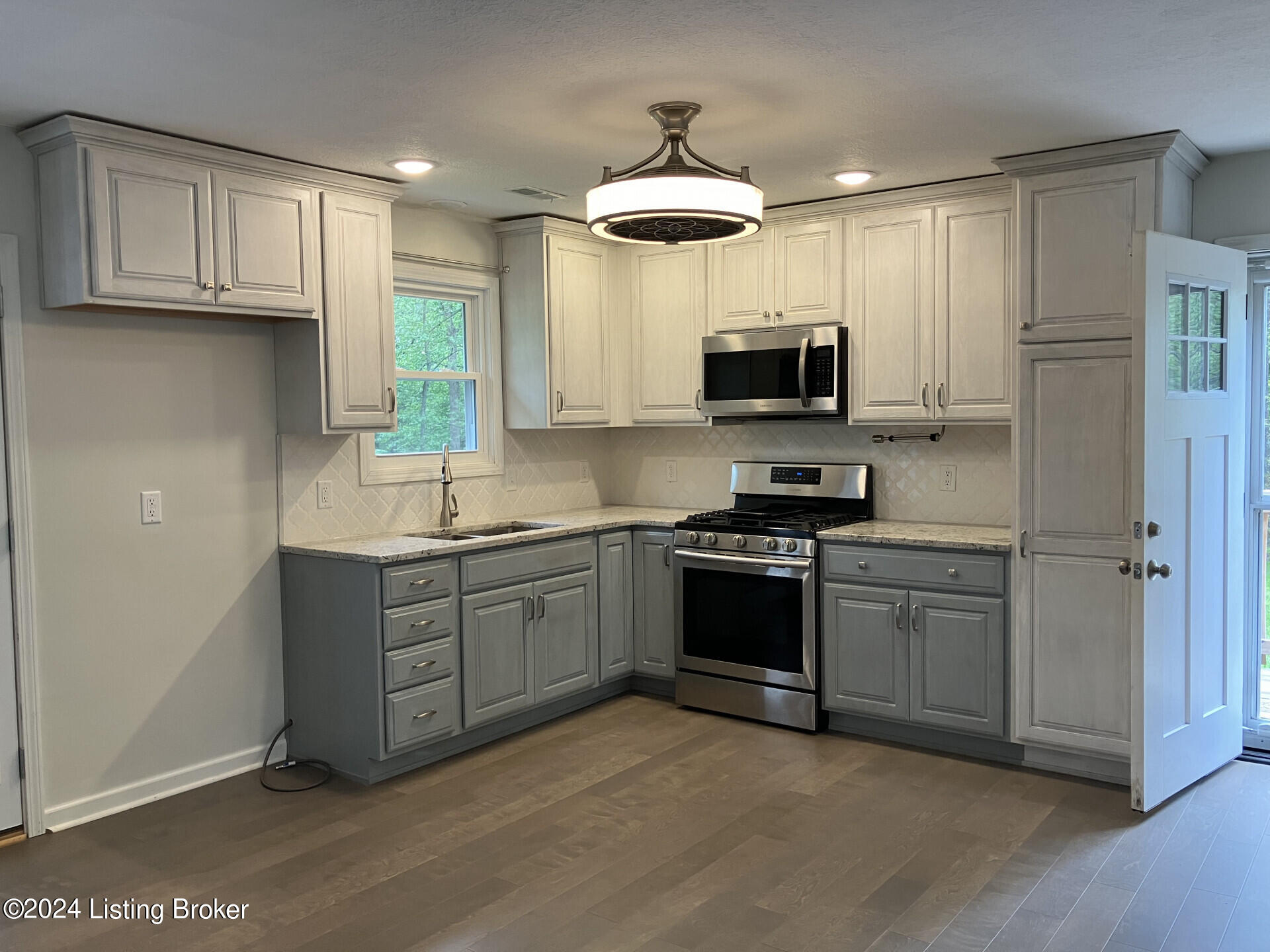 66 Mack Thomas Road Elizabethtown, KY 42701 - Photo 4 of 29 66MackThomasRd_47363_4