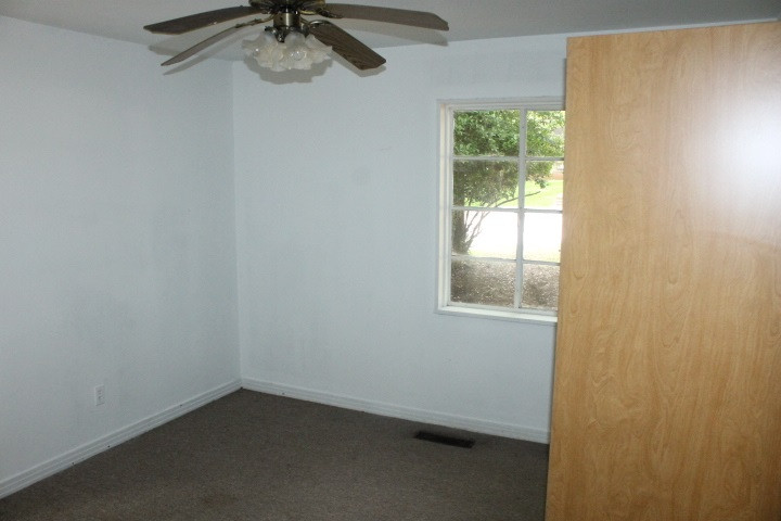 904 Raymond Road Jackson, MS 39204 - Photo 5 of 12 Photo 5
