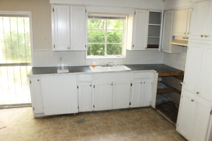 904 Raymond Road Jackson, MS 39204 - Photo 9 of 12 Photo 9