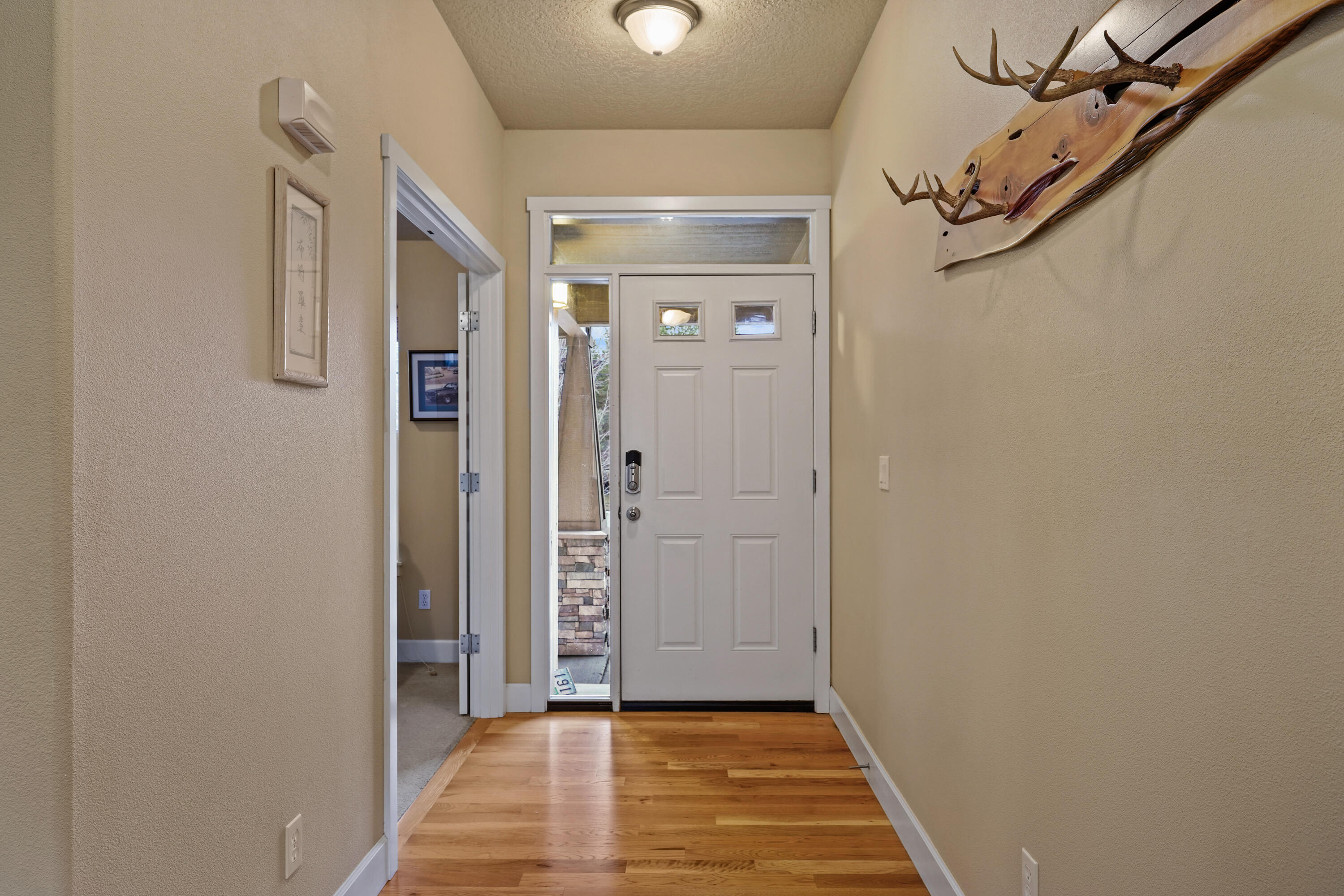 61480 Brosterhous Road Bend, OR 97702 - Photo 4 of 27 DSC04643