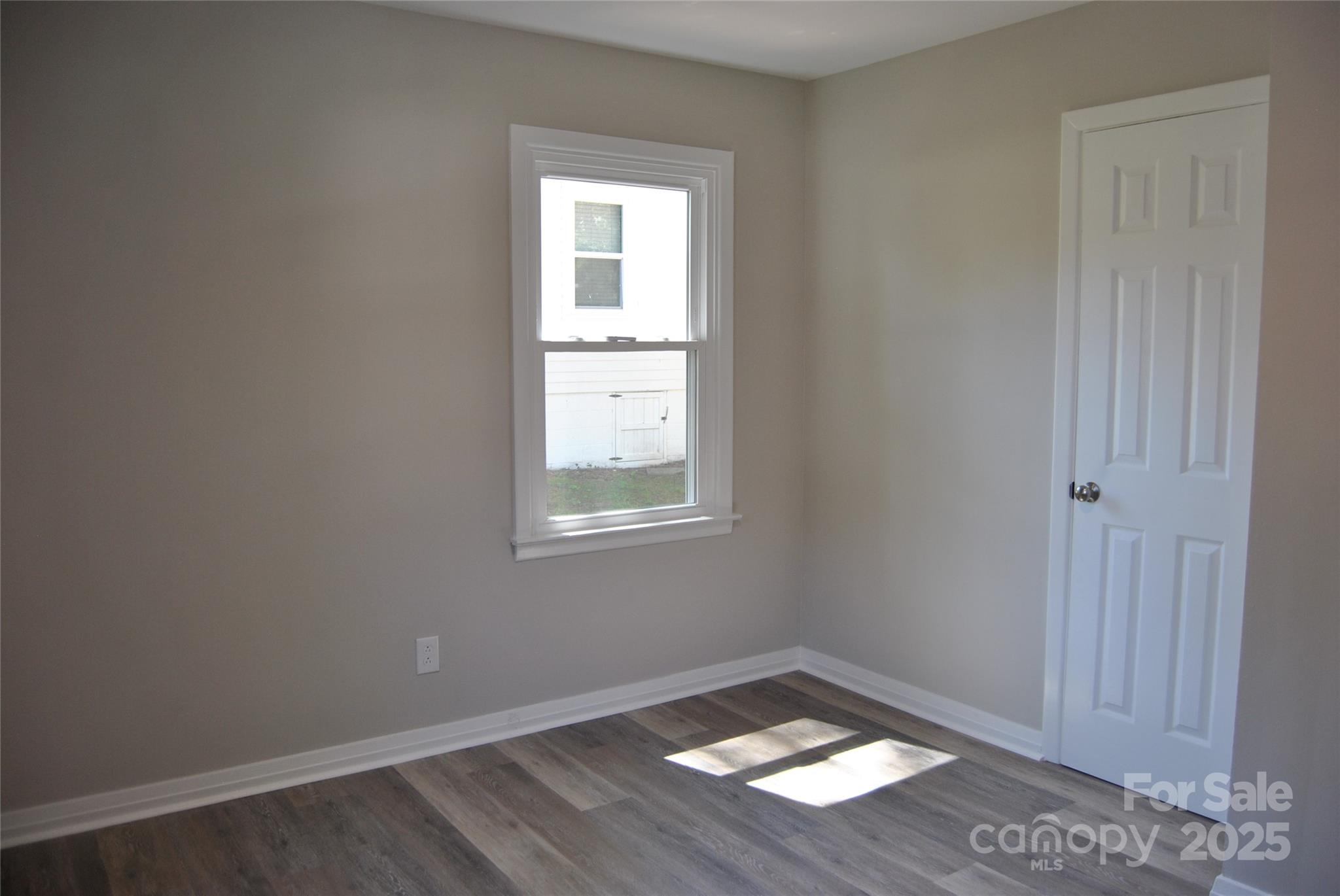1737 Findlay Street Gastonia, NC 28052 - Photo 22 of 35 an empty room with window