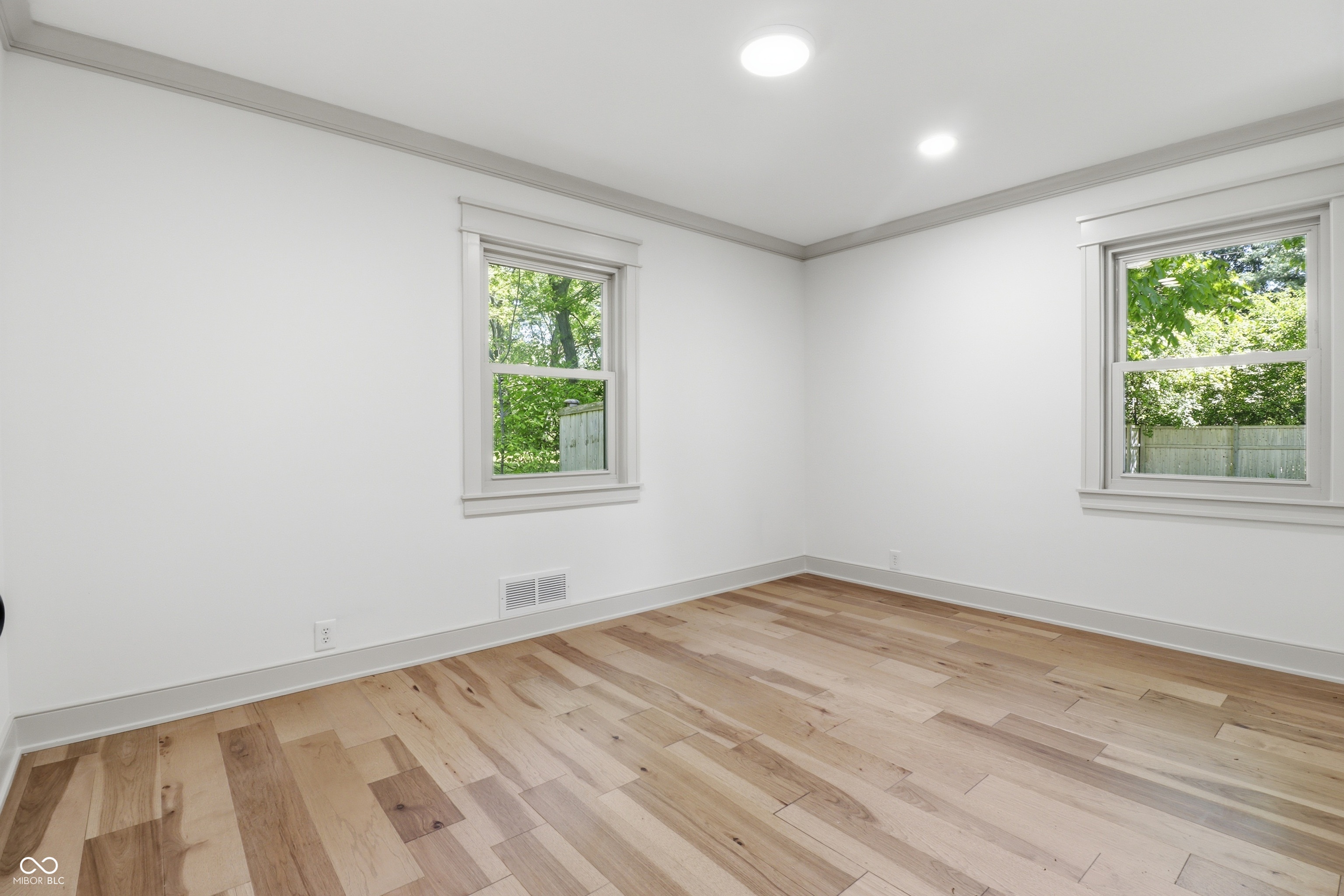 7703 Clarendon Road Indianapolis, IN 46260 - Photo 27 of 50 Gallery Image 27