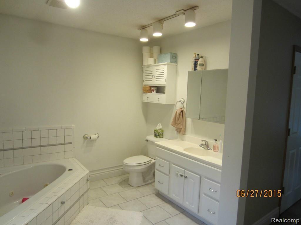 2573 Culbertson Avenue Rochester, MI 48307 - Photo 16 of 23 16.jpg