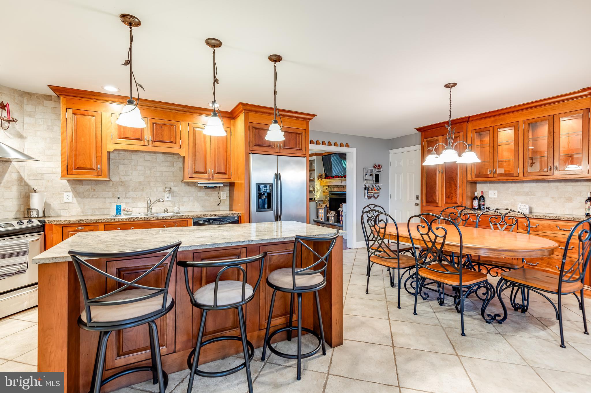 20 Ridge Road Southampton, NJ 08088 - Photo 10 of 44 Expansive, Elegant Eat-in Kitchen