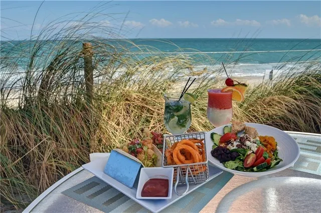 a view of entryway and hall