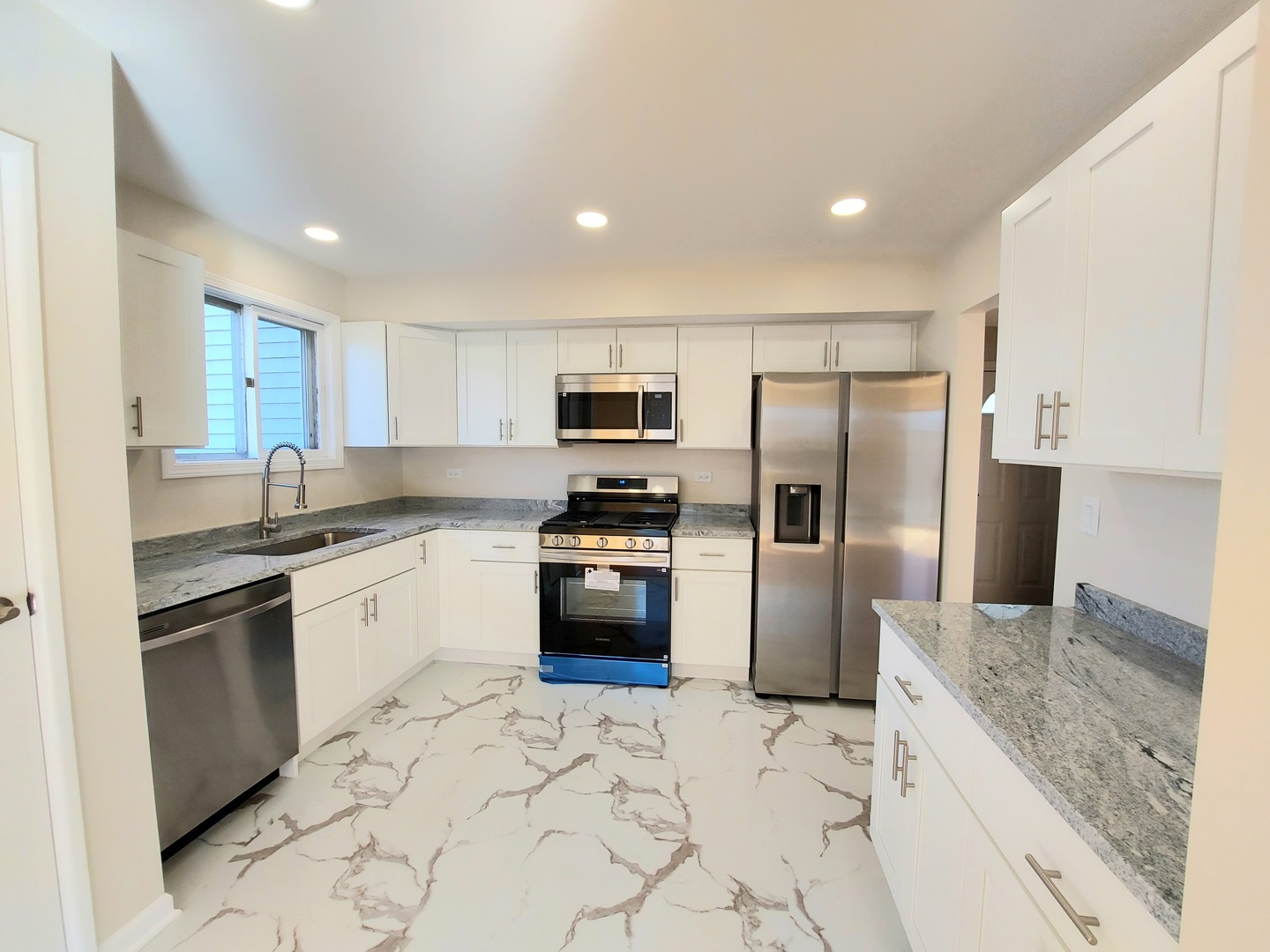 221 Monroe Road Bolingbrook, IL 60440 - Photo 2 of 11 Gallery Image 2