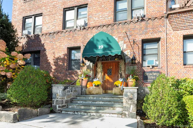 $299,900 | 19 South Broadway, Unit 4A, Tarrytown, NY 10591